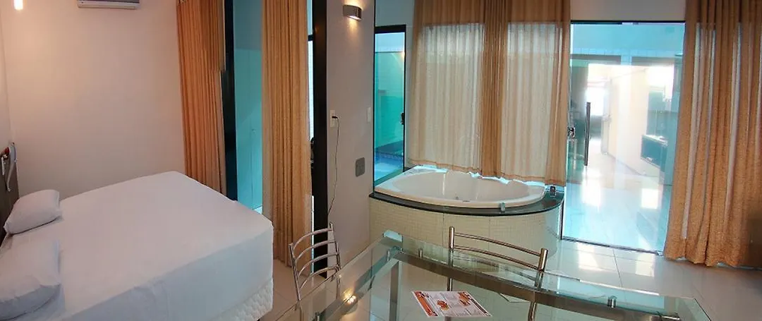 Status Motel Perimetral Adults Only-1